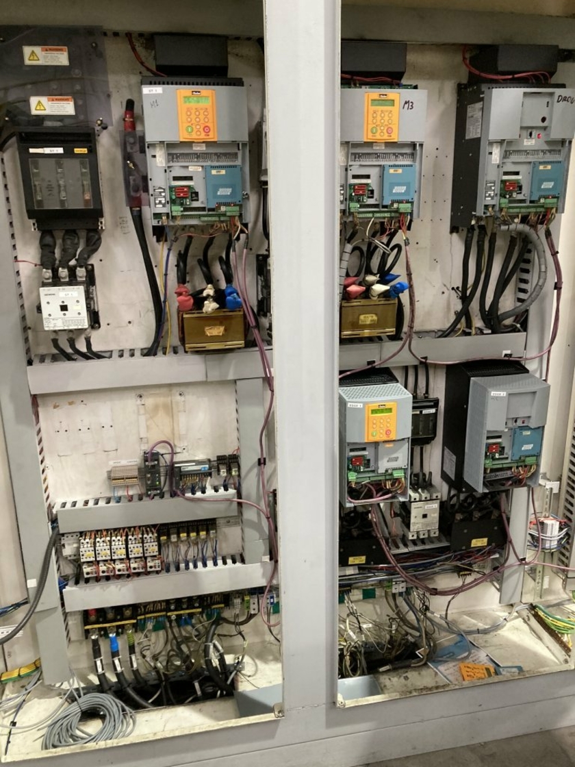 Schaltschrank-vor-dem-Retrofit.jpg