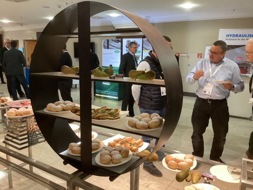Durchblicke-beim-Buffet.jpg