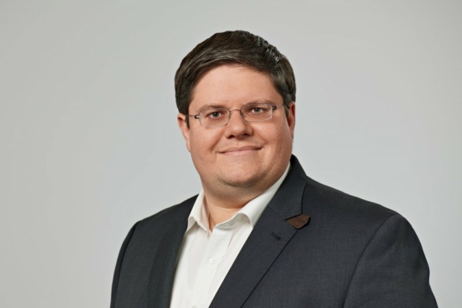Dr-Alexander-Broos.jpg