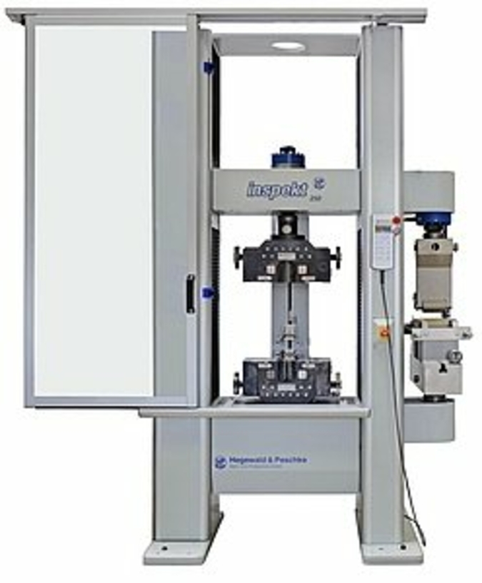 Pruefmaschine-mit-seitlichem.jpg