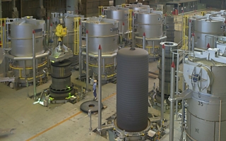 Gluehhauben-bei-Nisshin-Steel.jpg