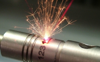 Lasercodierung-auf-Metall.jpg