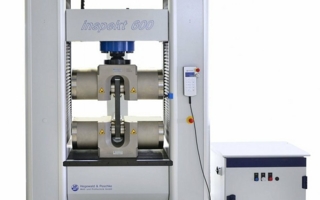 Universalpruefmaschine.jpg