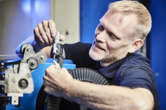 Fine-wire-technician.jpg