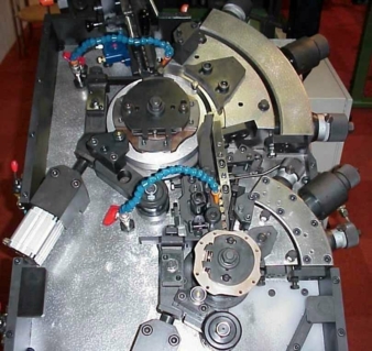 thread-and-knurl-roller.jpg