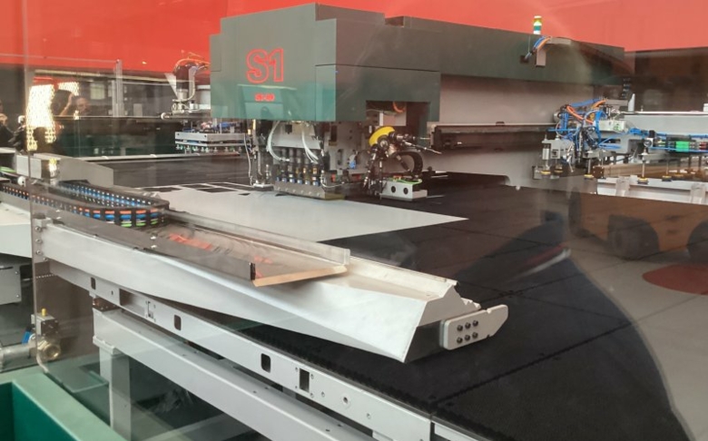 Neue Stanz-Laser-Kombimaschine will Furore machen
